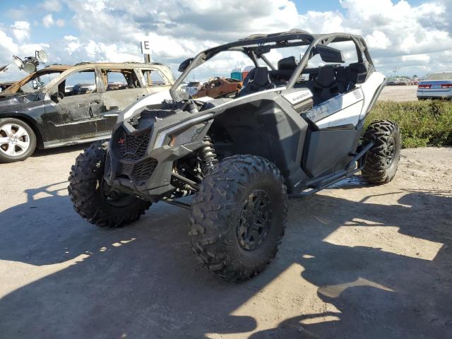 3JBVGAY44KK000144 - 2019 CAN-AM MAVERICK X TURBO WHITE photo 2