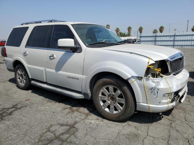 5LMFU27576LJ28988 - 2006 LINCOLN NAVIGATOR WHITE photo 4