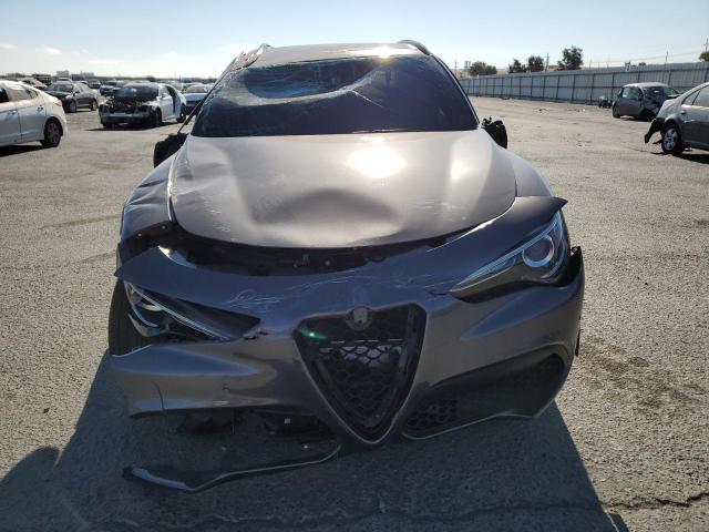 ZASPAKBN2L7C73248 - 2020 ALFA ROMEO STELVIO TI GRAY photo 5