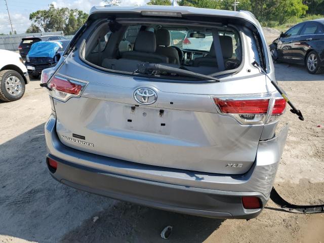 5TDKKRFH0GS502857 - 2016 TOYOTA HIGHLANDER XLE Արծաթագույն լուսանկար 6