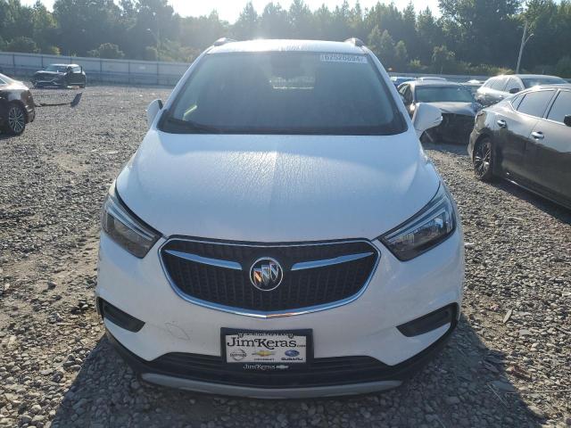 KL4CJASB5JB654135 - 2018 BUICK ENCORE PREFERRED WHITE photo 5