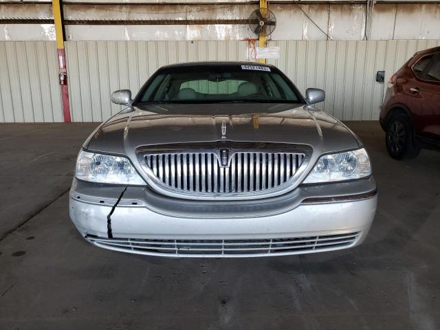 2LNHM82V69X616438 - 2009 LINCOLN TOWN CAR SIGNATURE LIMITED SILVER photo 5