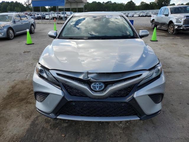 4T1B61HK2JU122822 - 2018 TOYOTA CAMRY XSE SILVER photo 5