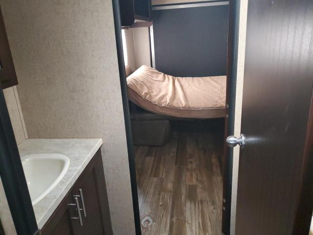 4X4TCKC27HK039384 - 2017 FOREST RIVER CHEROKEE 27RR 双色 照片 6