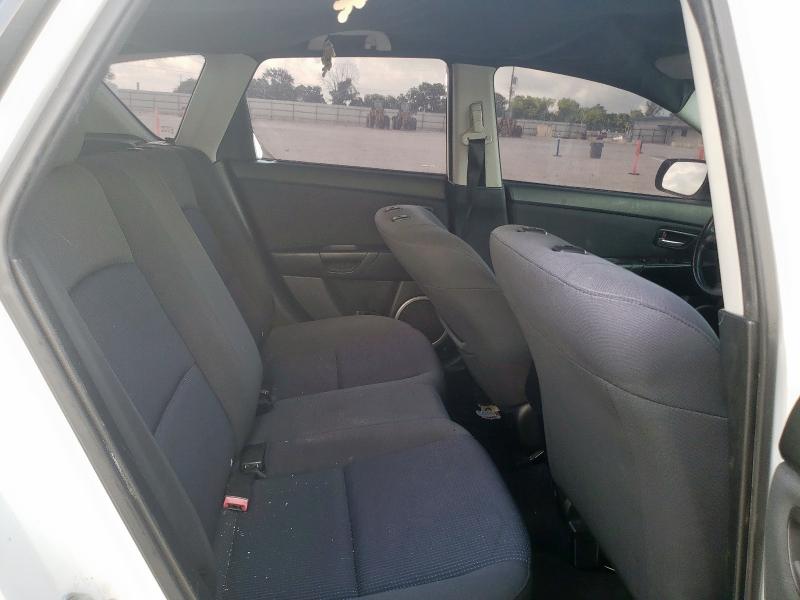 JM1BK143461479460 - 2006 MAZDA 3 HATCHBACK Weiß Foto 11