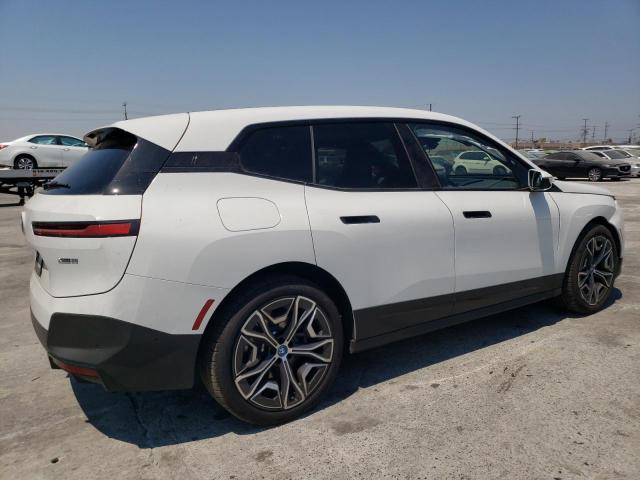 WB523CF08SCS12540 - 2025 BMW IX XDRIVE50 WHITE photo 3