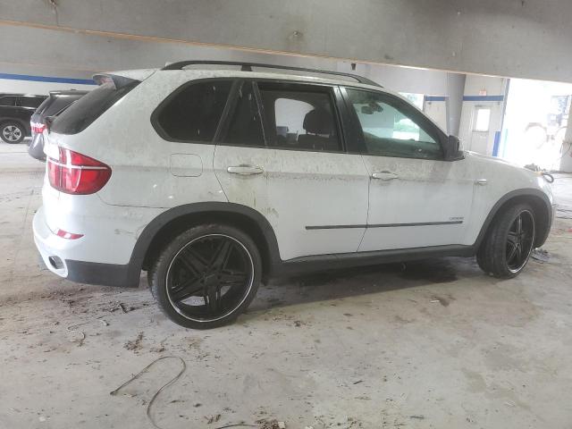 5UXZV4C5XBL401241 - 2011 BMW X5 XDRIVE35I WHITE photo 3