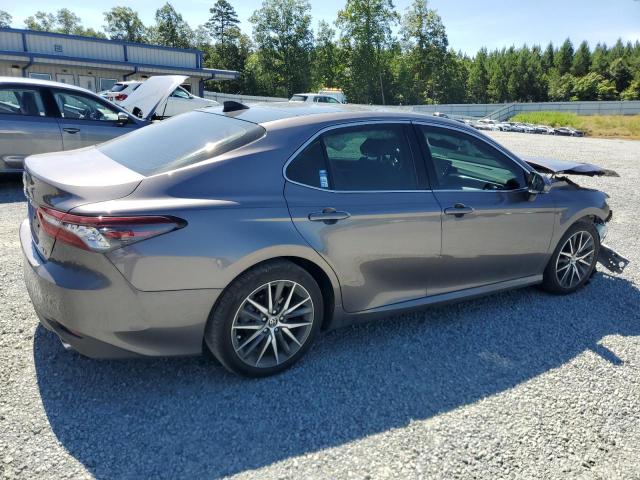 4T1F11AK3MU451124 - 2021 TOYOTA CAMRY XLE GRAY photo 3