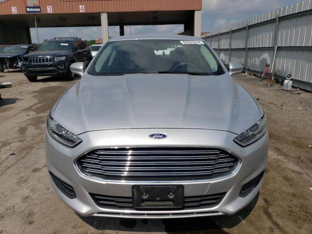 1FA6P0H72F5114610 - 2015 FORD FUSION SE SILVER photo 5