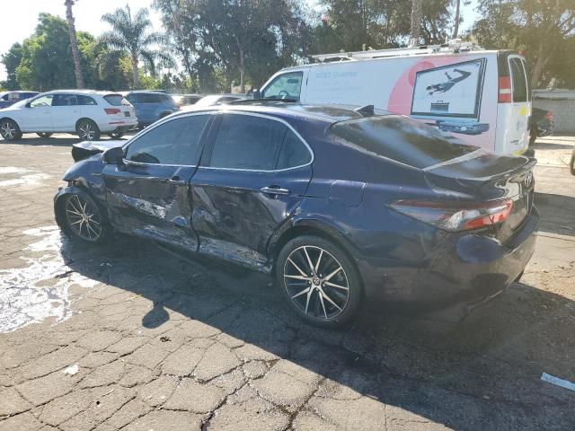 4T1T11AK7NU680653 - 2022 TOYOTA CAMRY SE BLUE photo 2