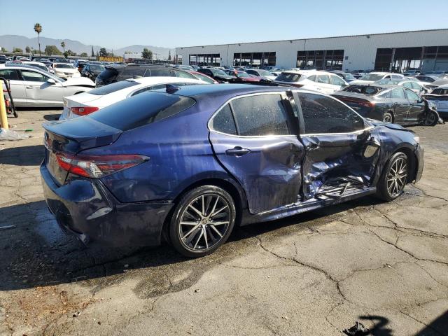 4T1T11AK7NU680653 - 2022 TOYOTA CAMRY SE BLUE photo 3