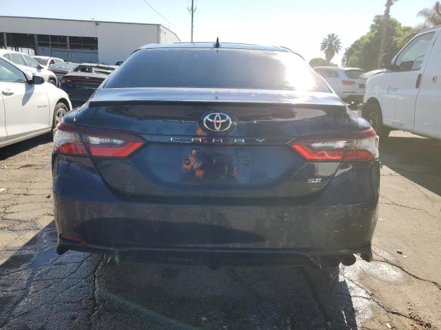 4T1T11AK7NU680653 - 2022 TOYOTA CAMRY SE BLUE photo 6