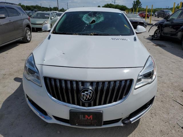 2G4GK5EX0F9222012 - 2015 BUICK REGAL WHITE photo 5