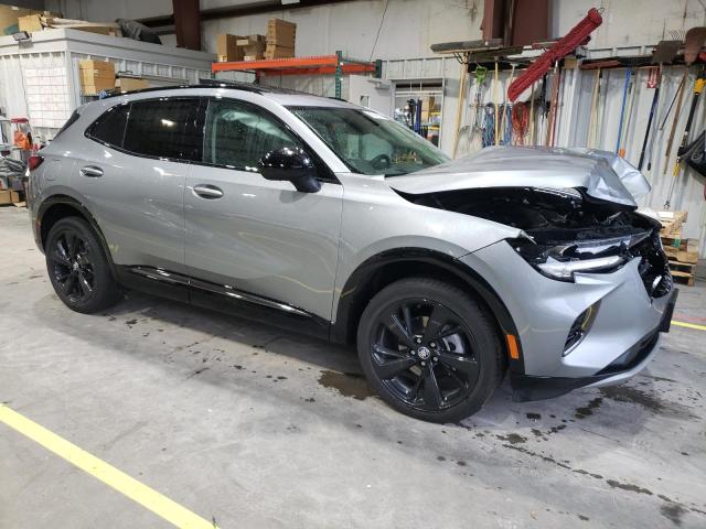 LRBFZPR43PD041447 - 2023 BUICK ENVISION ESSENCE Gümüş foto 4