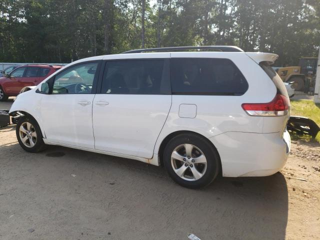 5TDKK3DC2DS356557 - 2013 TOYOTA SIENNA LE WHITE photo 2