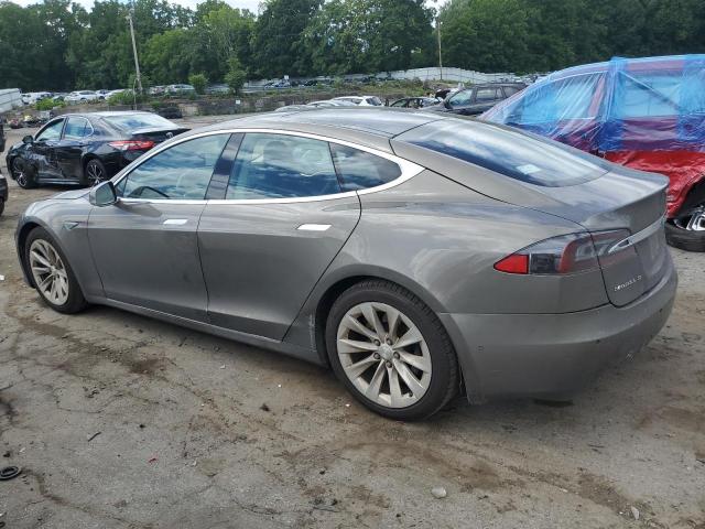 5YJSA1E24GF139565 - 2016 TESLA MODEL S ნაცრისფერი ფოტო 2