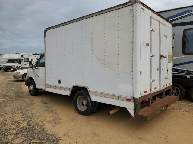 1GBJG31U451215065 - 2005 CHEVROLET G3100 WHITE photo 2