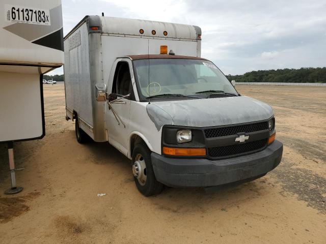 1GBJG31U451215065 - 2005 CHEVROLET G3100 WHITE photo 4