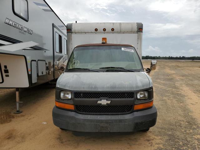 1GBJG31U451215065 - 2005 CHEVROLET G3100 WHITE photo 5