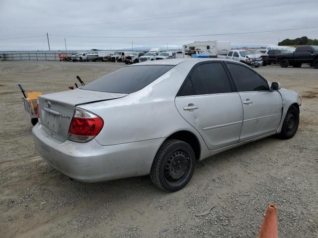 4T1BE32K25U967960 - 2005 TOYOTA CAMRY LE SILVER photo 3