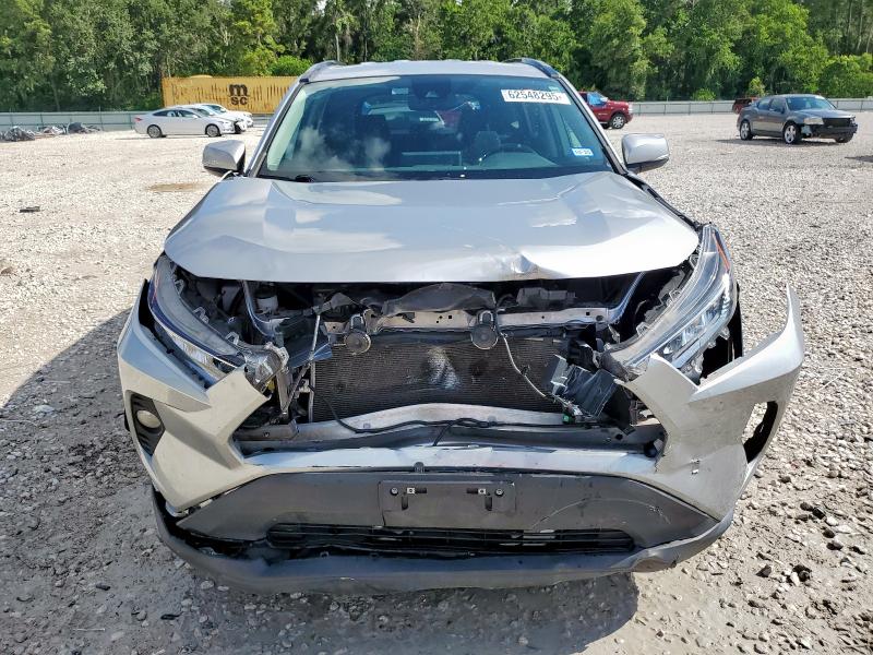 2T3W1RFVXMC162848 - 2021 TOYOTA RAV4 XLE SILVER photo 5