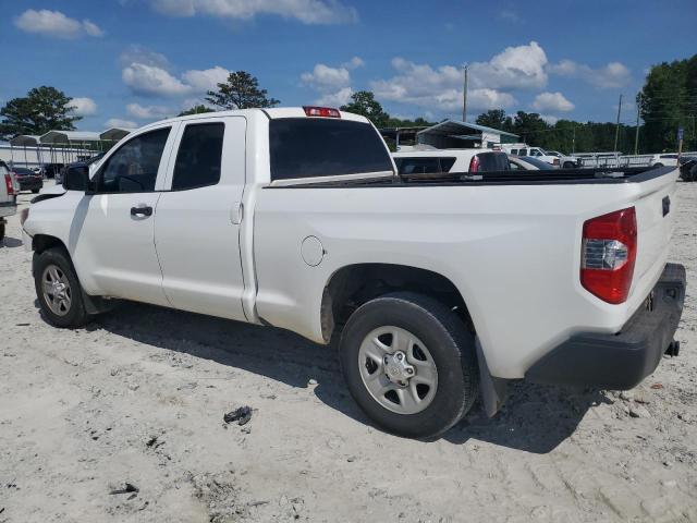 5TFRM5F13JX128668 - 2018 TOYOTA TUNDRA DOUBLE CAB SR/SR5 WHITE photo 2