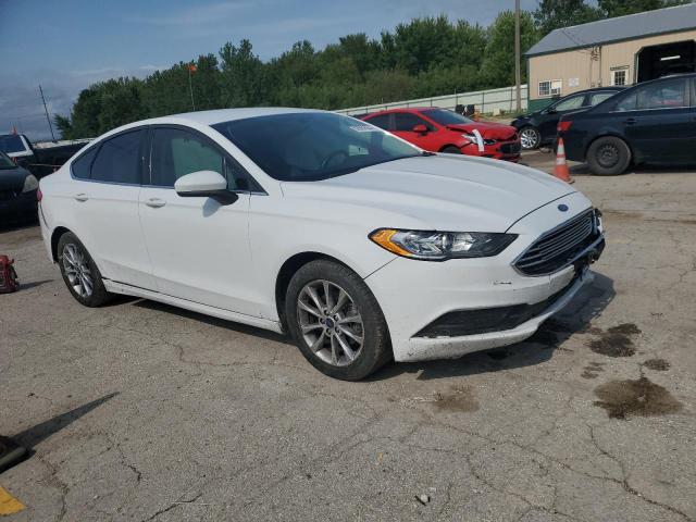 3FA6P0HD2HR159746 - 2017 FORD FUSION SE WHITE photo 4