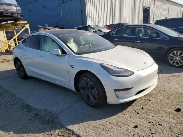 5YJ3E1EA3LF718069 - 2020 TESLA MODEL 3 WHITE photo 4