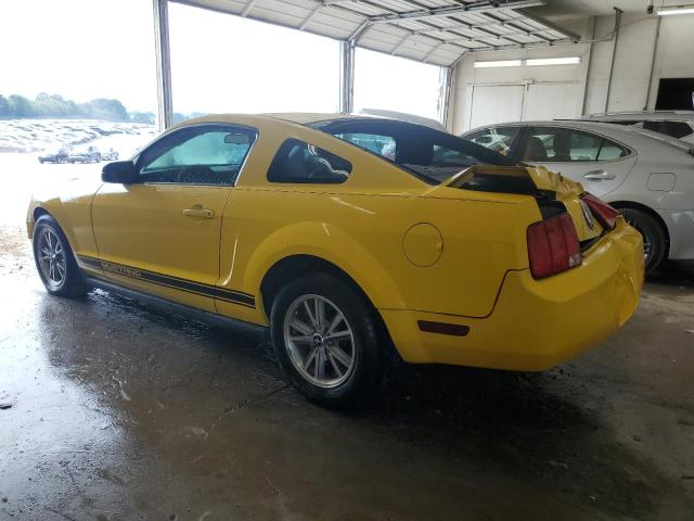 1ZVFT80N455112870 - 2005 FORD MUSTANG YELLOW photo 2