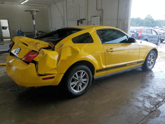 1ZVFT80N455112870 - 2005 FORD MUSTANG YELLOW photo 3