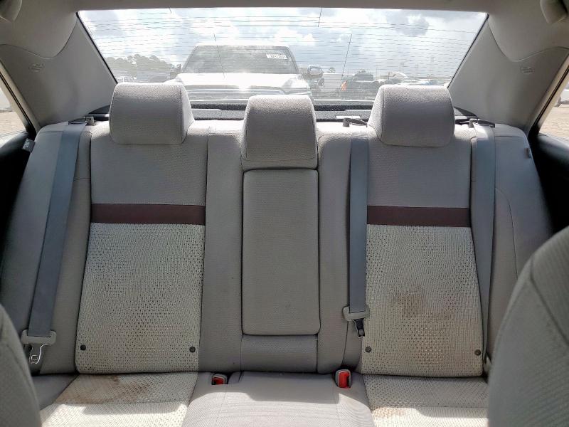 4T4BF1FK3CR218504 - 2012 TOYOTA CAMRY BASE WHITE photo 10