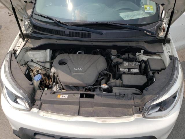 KNDJN2A29E7010428 - 2014 KIA SOUL WHITE photo 11