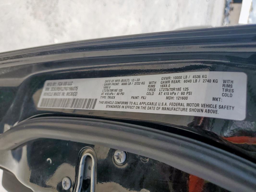 3C6UR5FL2RG196075 - 2024 RAM 2500 LARAMIE Czarny zdjęcie 12