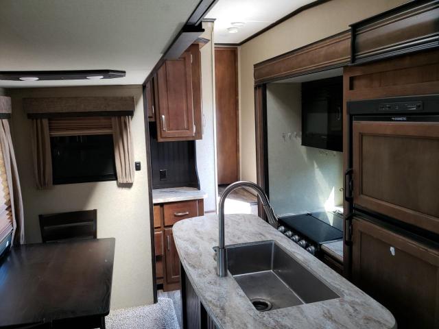 573FR322XJ3407574 - 2018 OTHER CAMPER TWO TONE photo 5