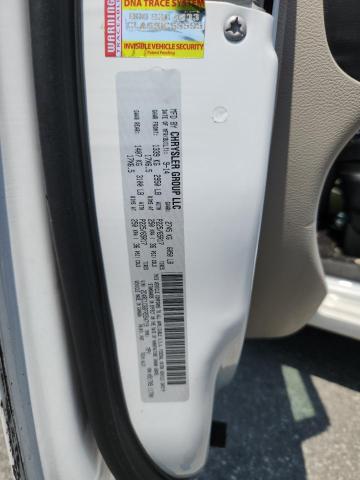 2C4RC1CG6FR554719 - 2015 CHRYSLER TOWN & COU TOURING L WHITE photo 13