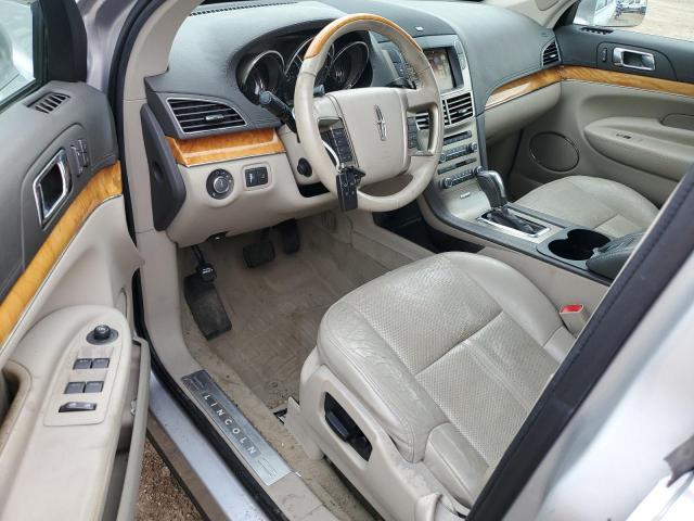 2LMHJ5AT3CBL52112 - 2012 LINCOLN MKT SILVER photo 8