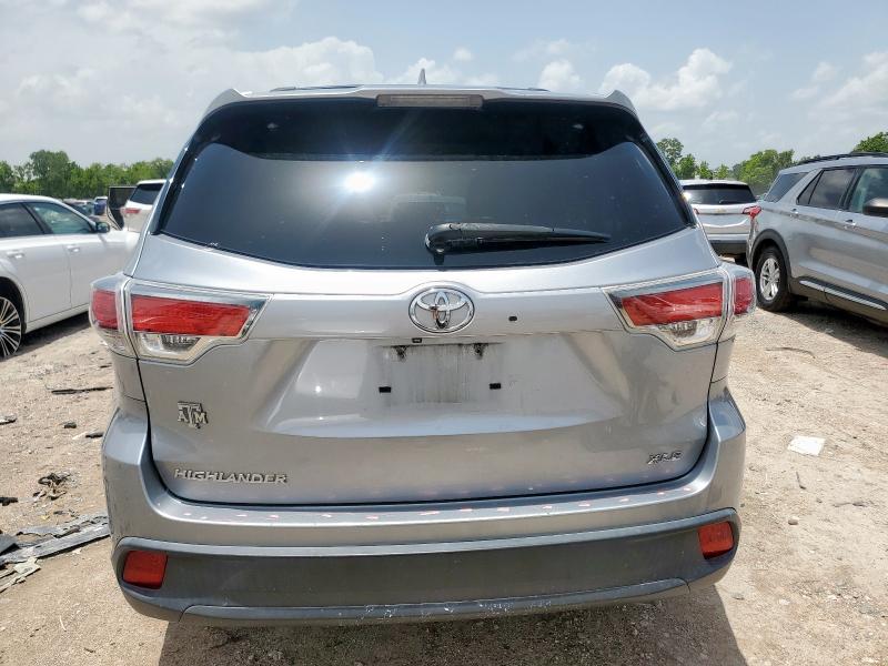 5TDKKRFH3FS052958 - 2015 TOYOTA HIGHLANDER XLE SILVER photo 6