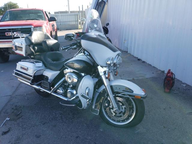 1HD1FC4108Y658078 - 2008 HARLEY-DAVIDSON FLHTCUI 白色 照片 1