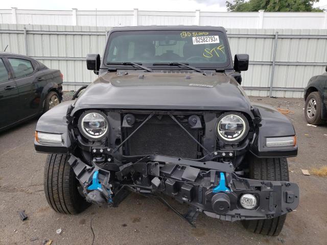 1C4JJXP69NW280932 - 2022 JEEP WRANGLER U SAHARA 4XE BLACK photo 5