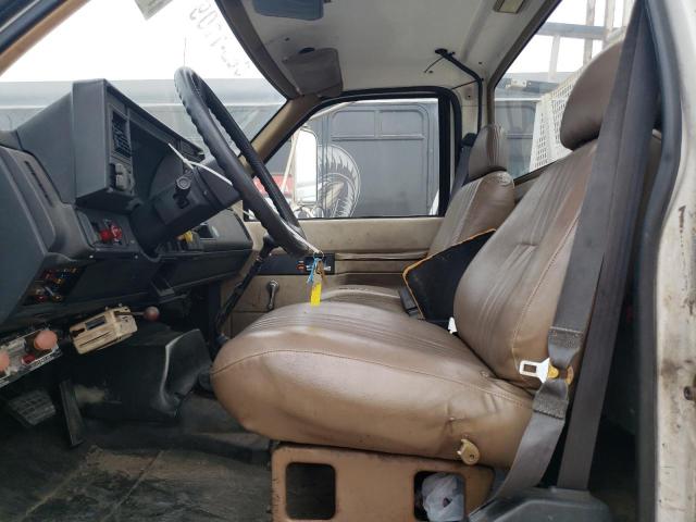 1GDM7H1C8XJ517910 - 1999 GMC C-SERIES C7H042 WHITE photo 5