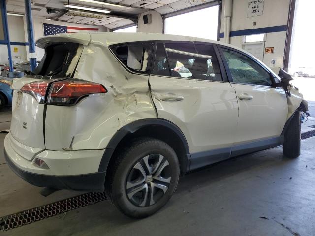 2T3BFREV0JW852913 - 2018 TOYOTA RAV4 LE თეთრი ფოტო 3