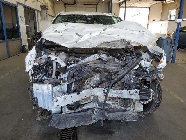 2T3BFREV0JW852913 - 2018 TOYOTA RAV4 LE თეთრი ფოტო 5