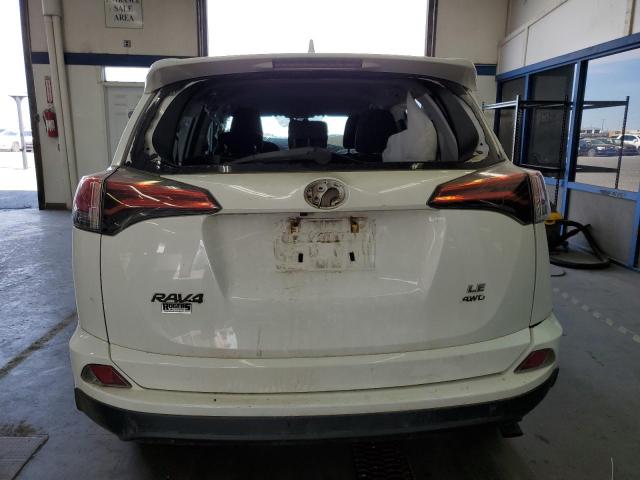 2T3BFREV0JW852913 - 2018 TOYOTA RAV4 LE თეთრი ფოტო 6