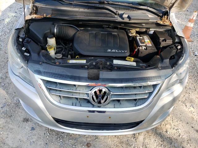 2V4RW3DG8BR717601 - 2011 VOLKSWAGEN ROUTAN SE SILVER photo 12