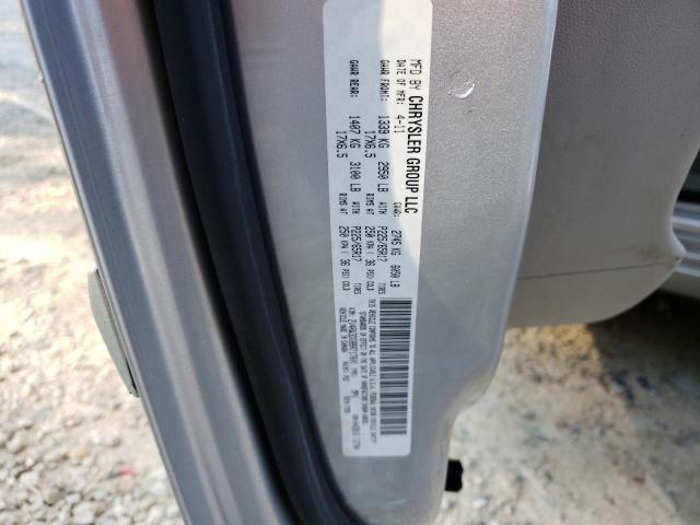 2V4RW3DG8BR717601 - 2011 VOLKSWAGEN ROUTAN SE SILVER photo 13