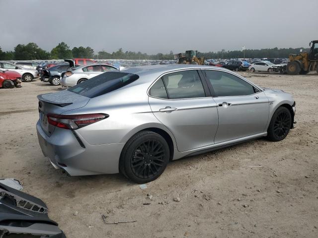 4T1G11AKXPU754717 - 2023 TOYOTA CAMRY SE NIGHT SHADE SILVER photo 3