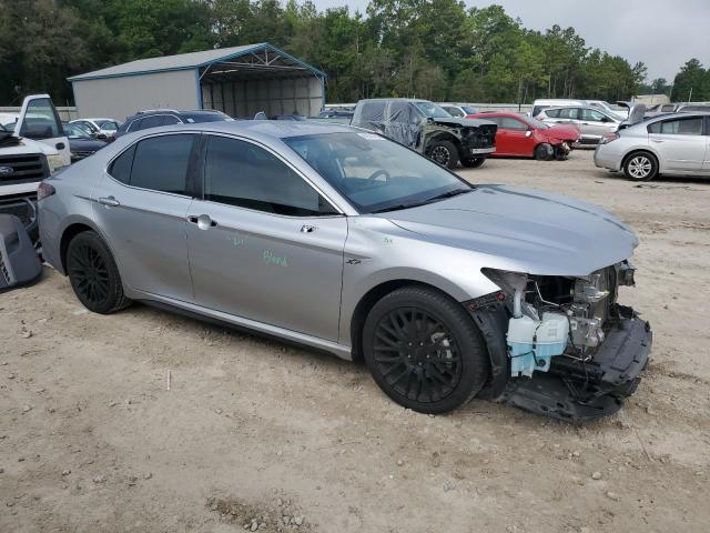 4T1G11AKXPU754717 - 2023 TOYOTA CAMRY SE NIGHT SHADE SILVER photo 4