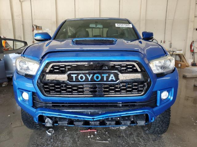 5TFCZ5AN4HX116282 - 2017 TOYOTA TACOMA DOUBLE CAB BLUE photo 5
