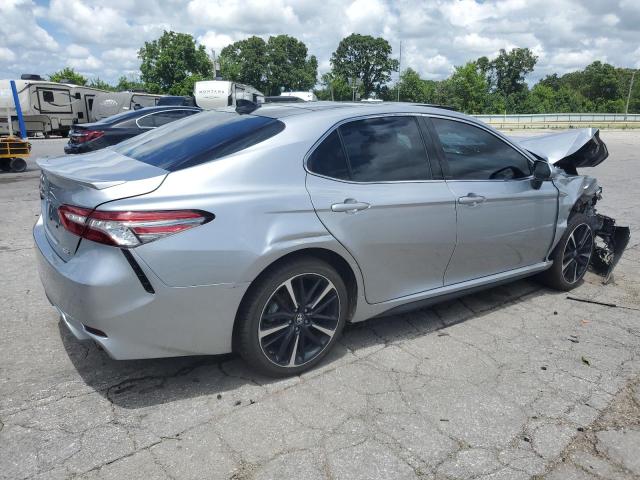 4T1B61HK4JU066267 - 2018 TOYOTA CAMRY XSE SILVER photo 3