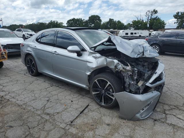 4T1B61HK4JU066267 - 2018 TOYOTA CAMRY XSE SILVER photo 4